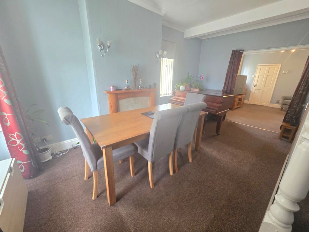 Property photo 3 of 15 Lounge/Dining Room