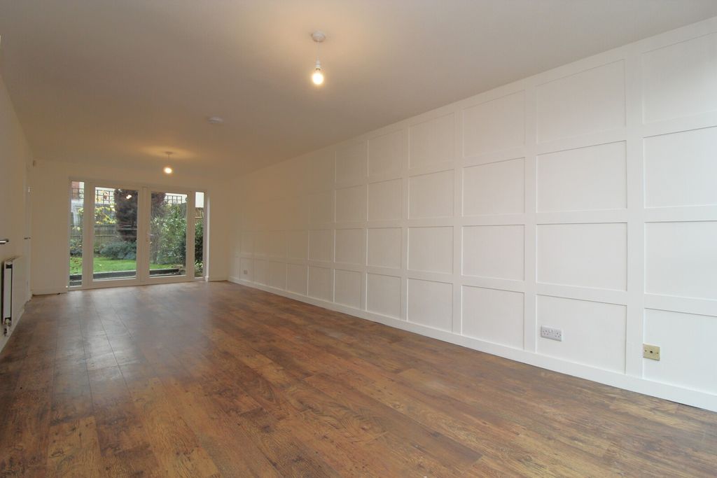 Property photo 1 of 11 Lounge View 1