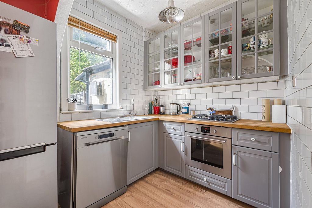 Property photo 3 of 17 Kitchen/Diner