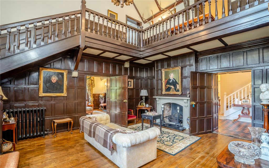 Property photo 2 of 21 Entrance Hall