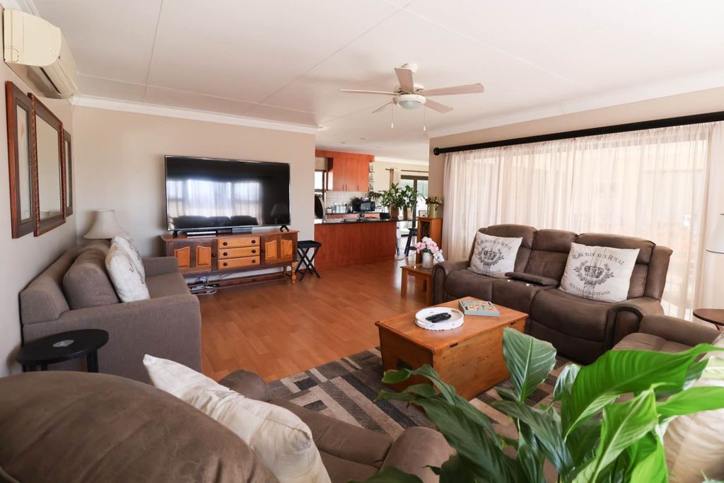 Property photo 2 of 35
