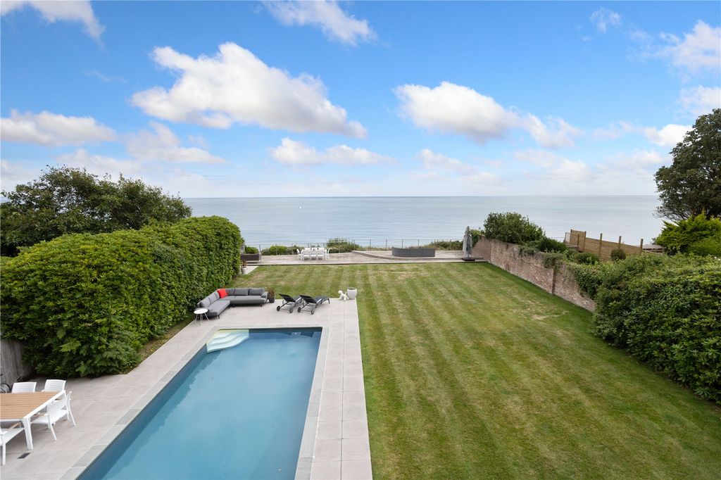 Property photo 2 of 32 Rear Garden