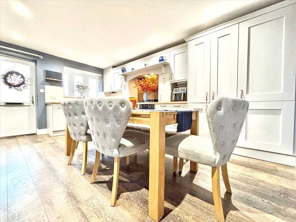 Property photo 2 of 20 Kitchen