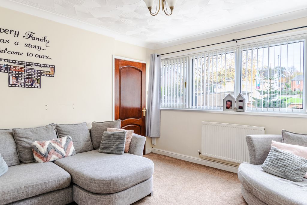 Property photo 3 of 20 Lounge2