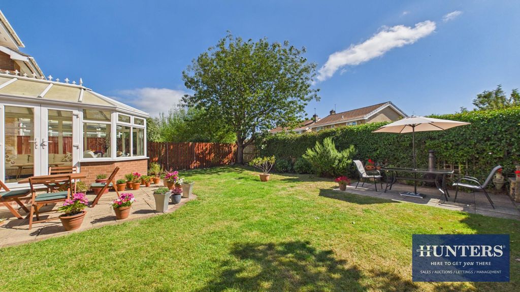 Property photo 2 of 27 Garden