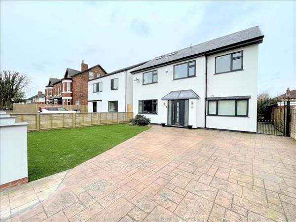 Property photo 1 of 16 5 Bedroom Detached Family Home Available