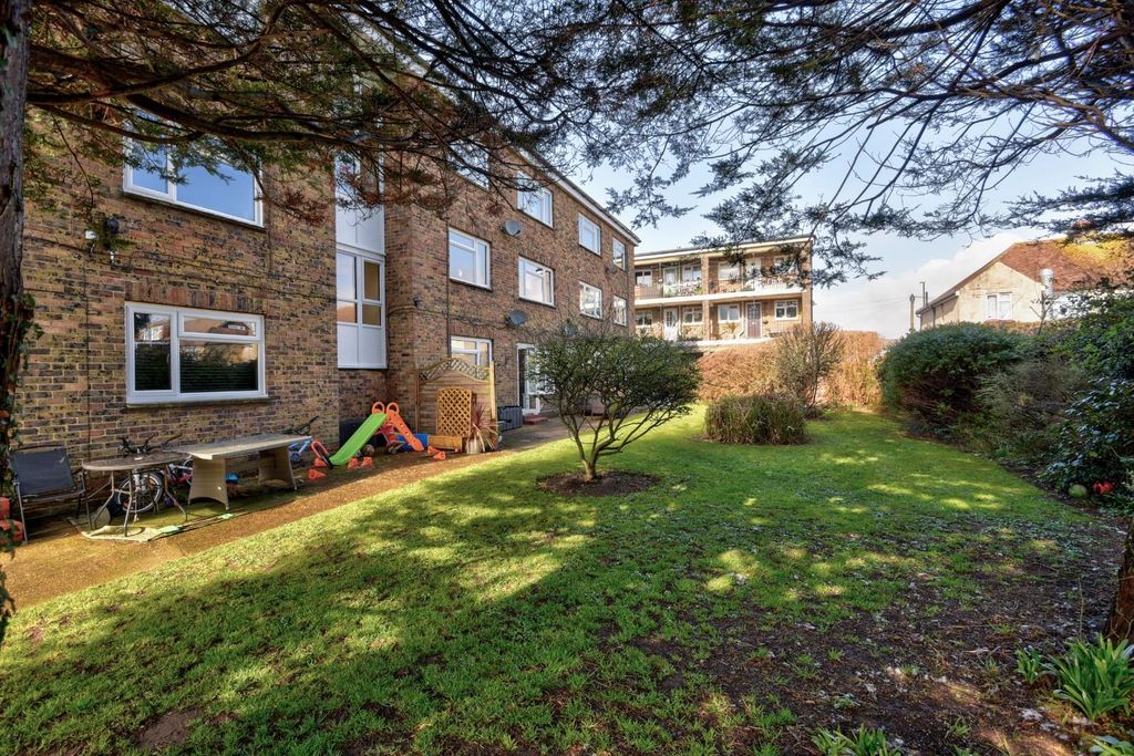 Property photo 2 of 19 12Inglecroft-17.Jpg