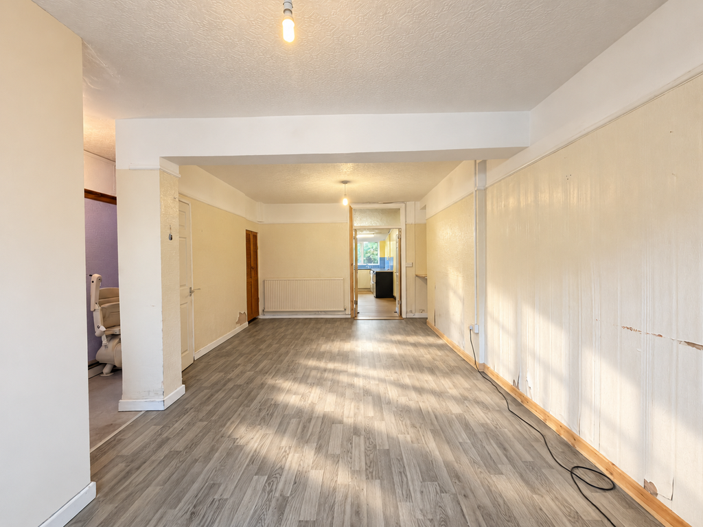 Property photo 3 of 18 Living Room