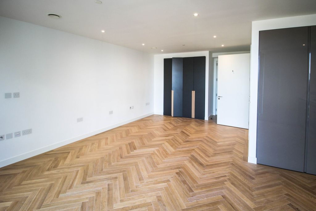 Property photo 3 of 9 Living Area