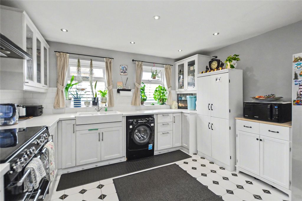 Property photo 2 of 18 Picture No. 16