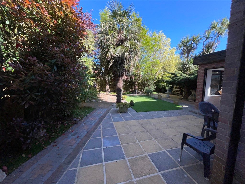 Property photo 2 of 15 Garden