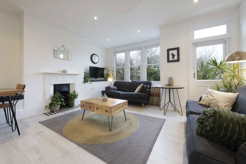 Property photo 2 of 7