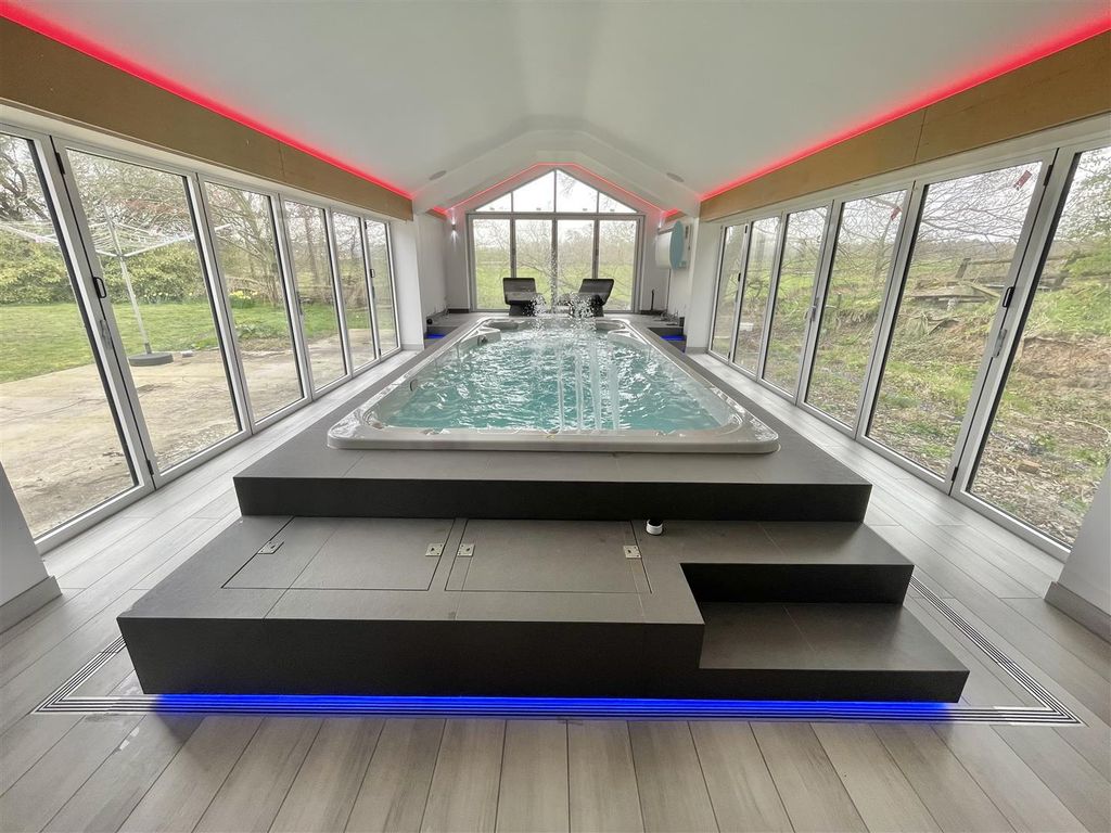 Property photo 2 of 21