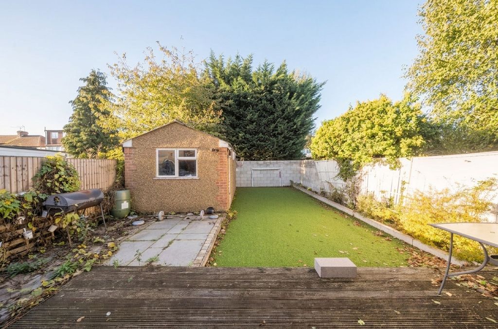 Property photo 2 of 20