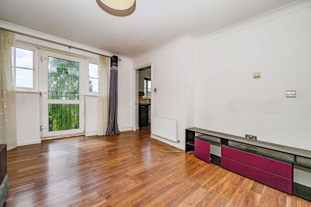 Property photo 3 of 9 Photo