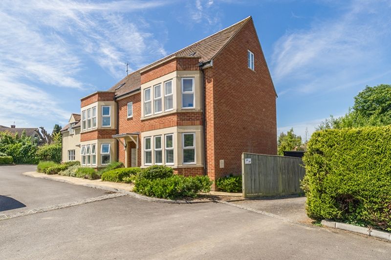 Property photo 2 of 8 Flat 8, 10 Cumnor Hill Low Res 01