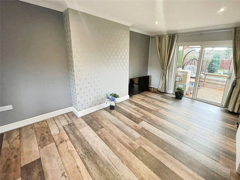 Property photo 2 of 20 Lounge