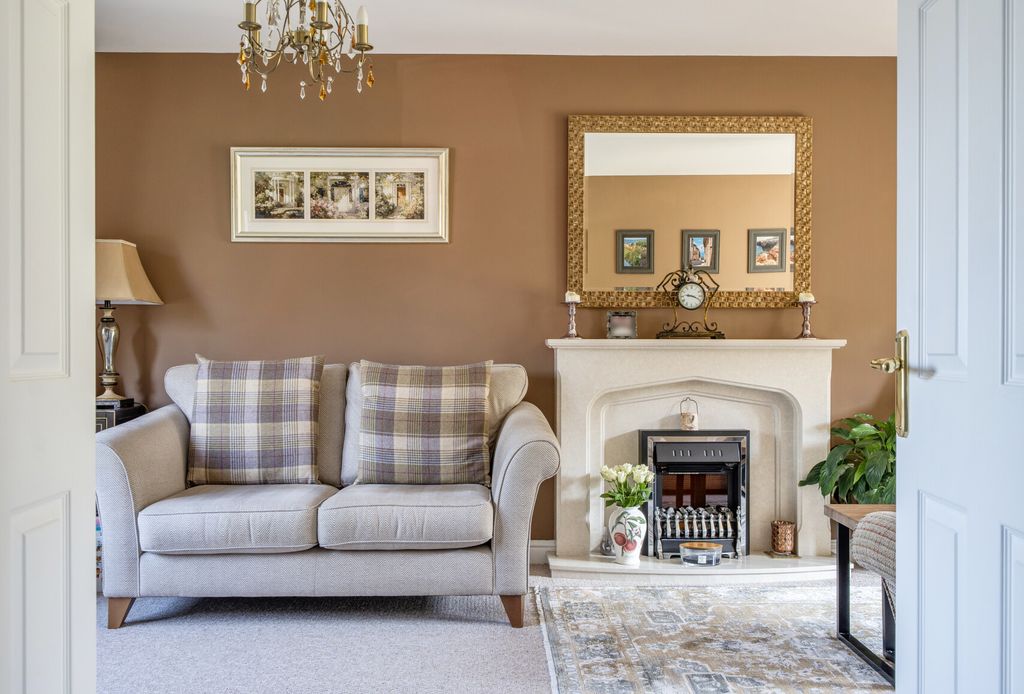 Property photo 3 of 17 Sitting Room