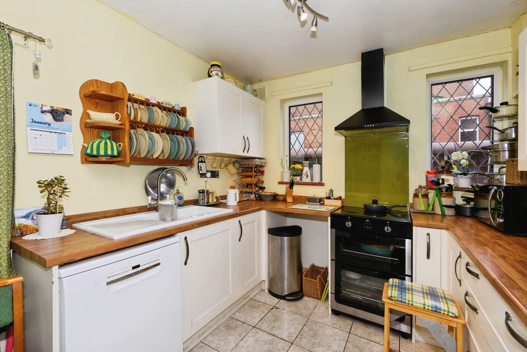 Property photo 3 of 11 Kitchen Dining Room