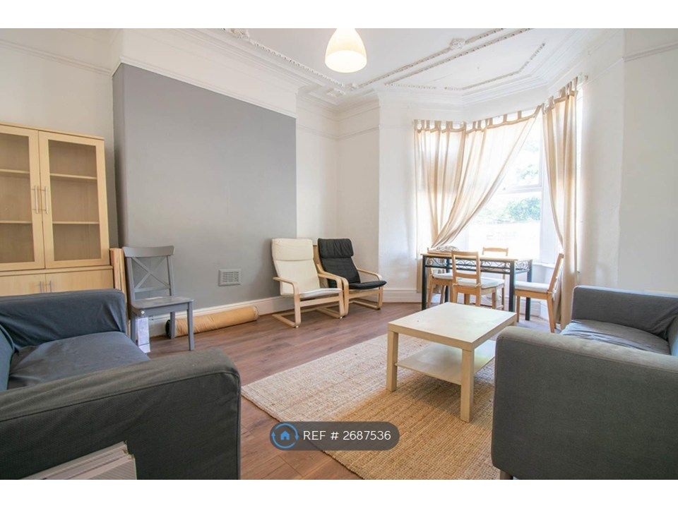 Property photo 1 of 14 Living Room