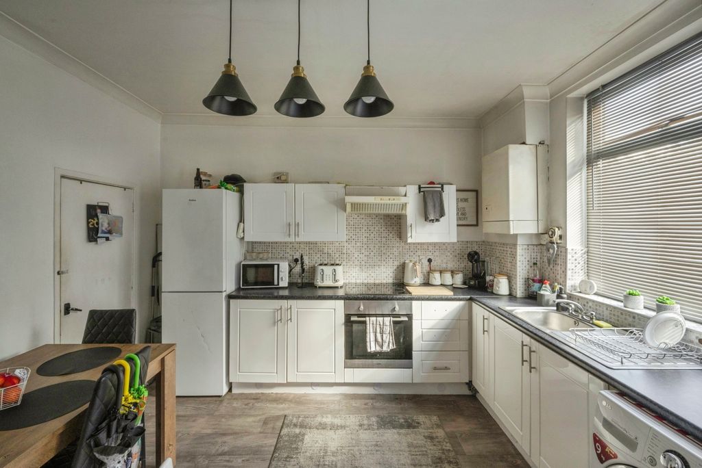 Property photo 3 of 12 Kitchen