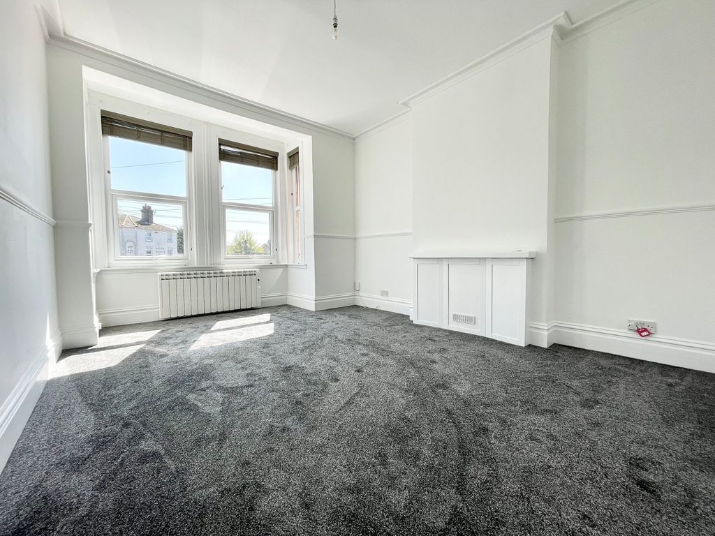 Property photo 3 of 7 Picture 3