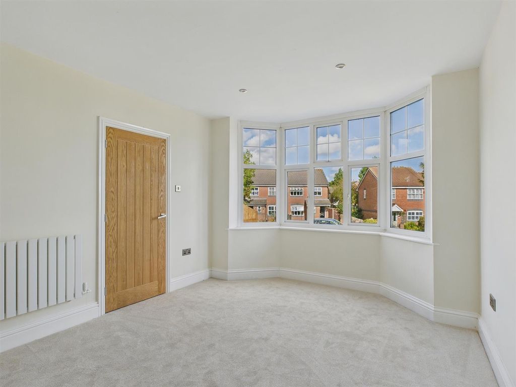 Property photo 3 of 20 Cam03972G0-Pr0129-Still006.Jpg