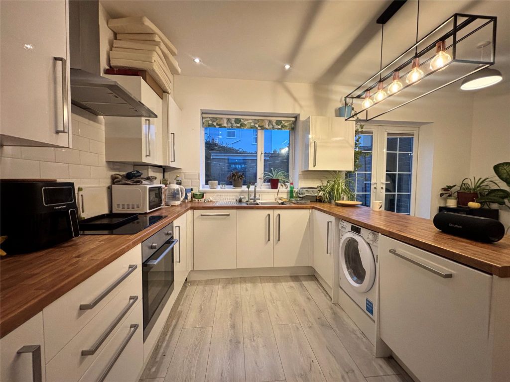 Property photo 1 of 6 Kitchen