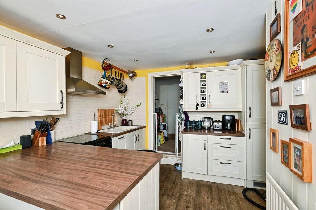 Property photo 2 of 16 Photo