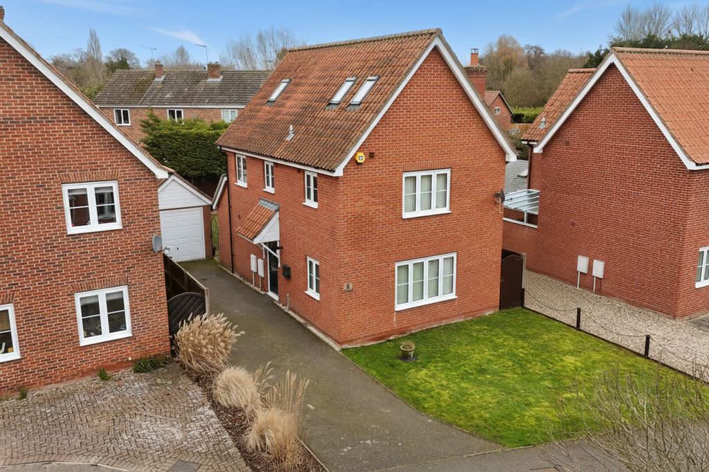 Property photo 1 of 28