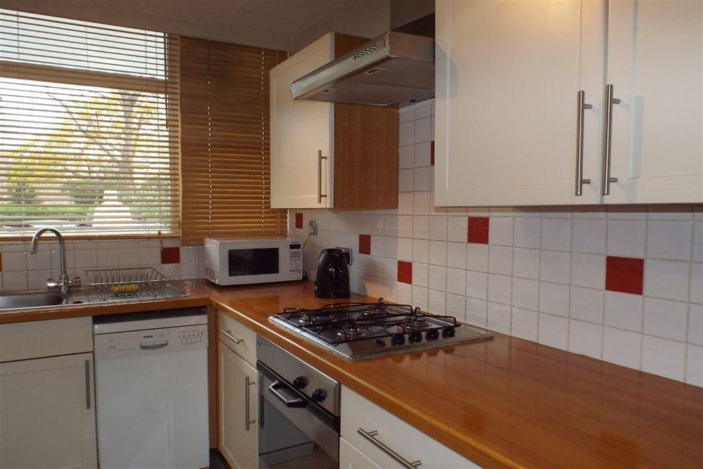Property photo 2 of 5 Kitchen