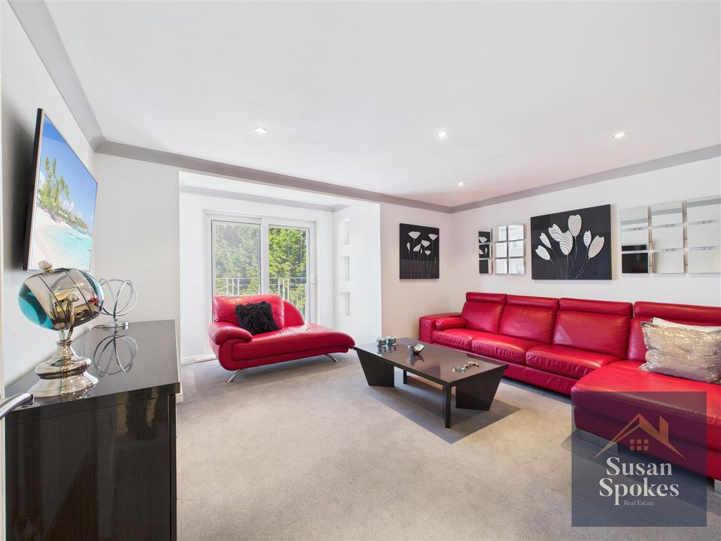 Property photo 1 of 26 Cam01858G0-Pr0179-Still001.Jpg