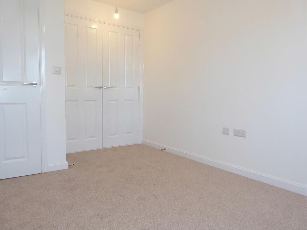 Property photo 3 of 10 Bed 1.Jpg