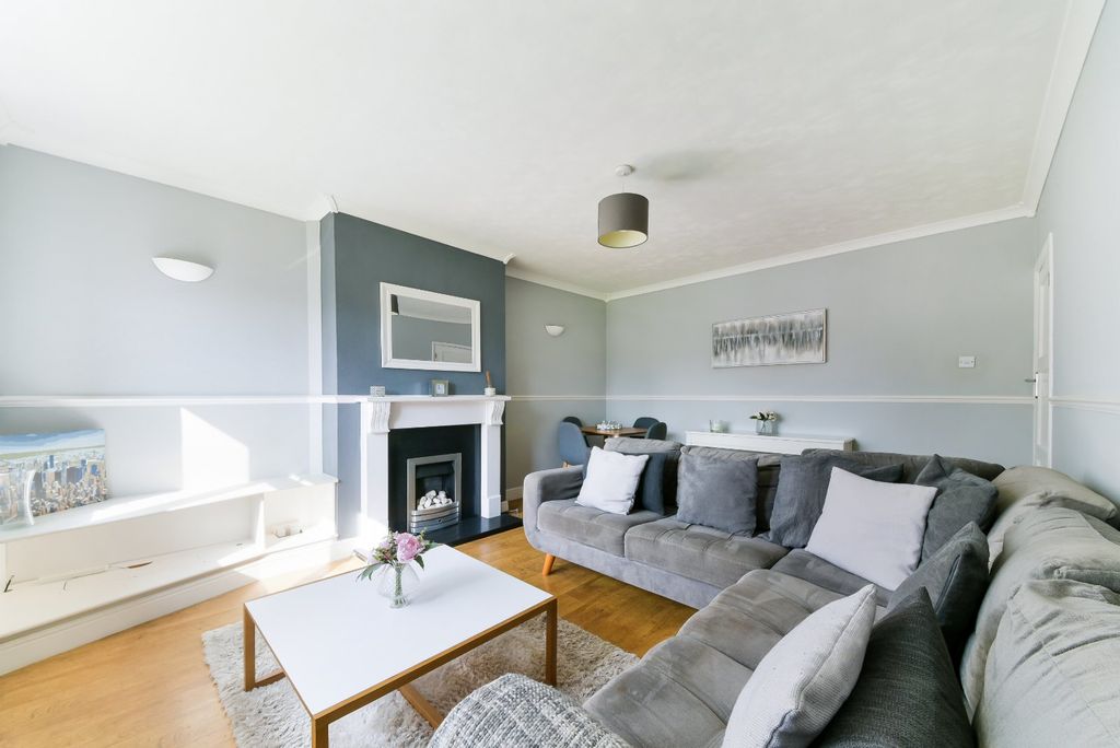 Property photo 2 of 11 Picture No. 15