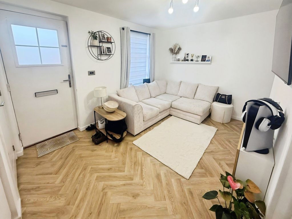 Property photo 3 of 8 Photo #3