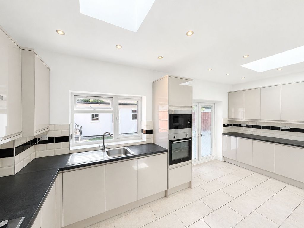 Property photo 2 of 21 Mighell Avenue Ig4
