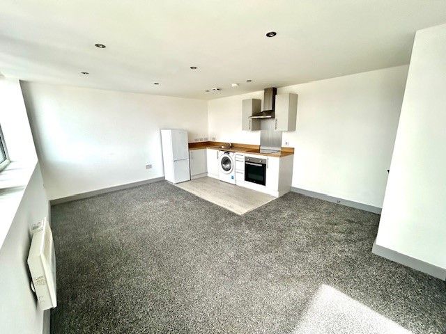 Property photo 2 of 6 Bedroom