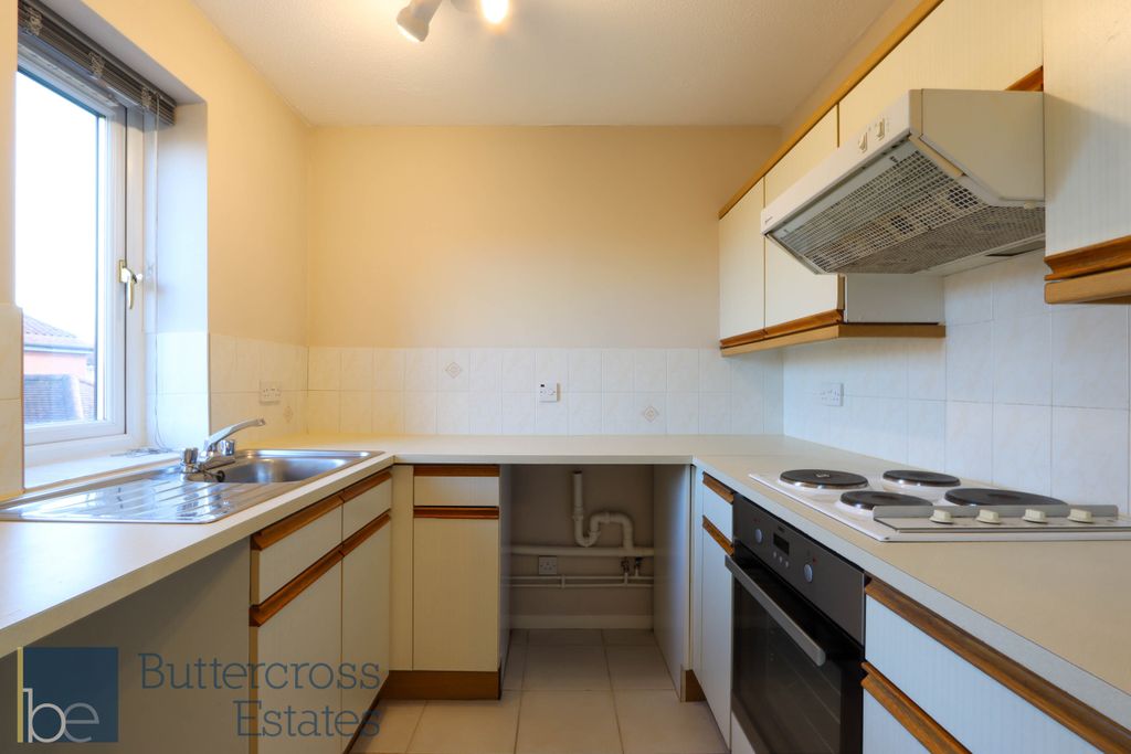 Property photo 1 of 8 Kitchen