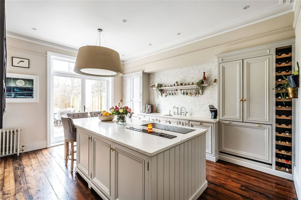 Property photo 2 of 19 Kitchen