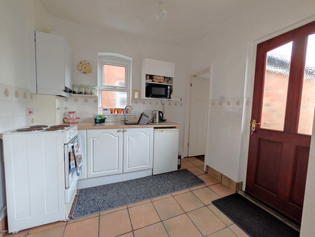 Property photo 3 of 15 Kitchen