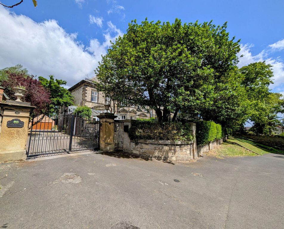 Property photo 2 of 52