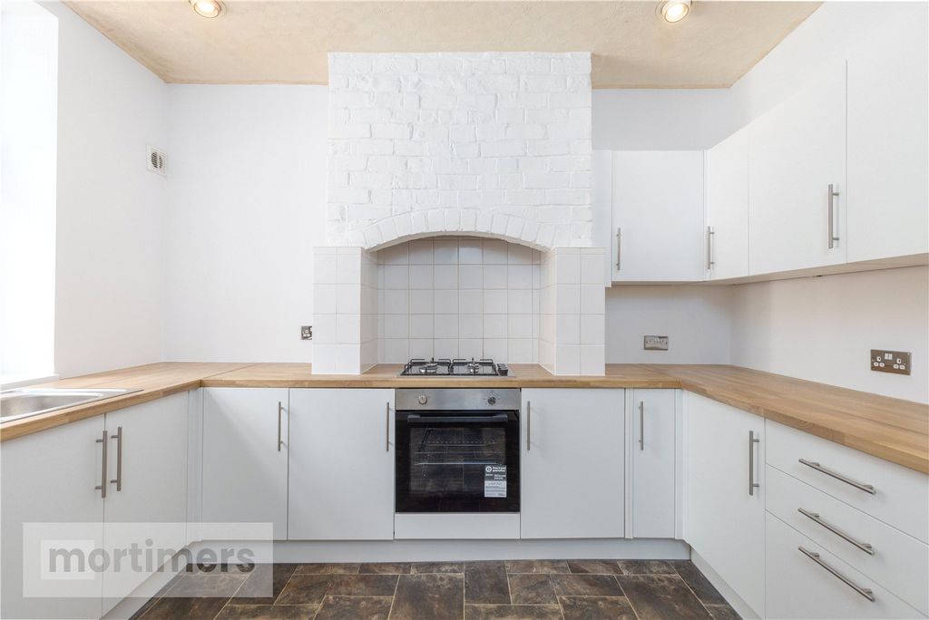 Property photo 3 of 16 Kitchen