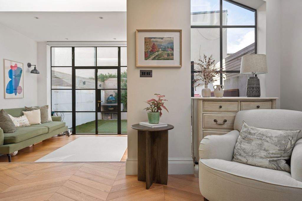 Property photo 3 of 17