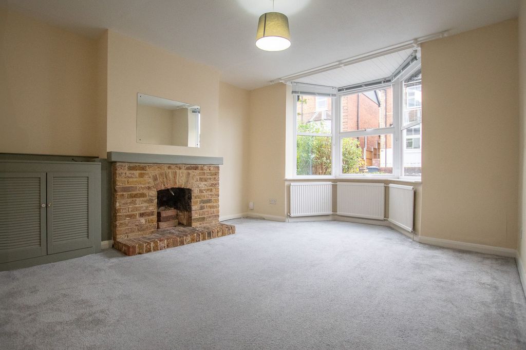 Property photo 2 of 8 Lounge