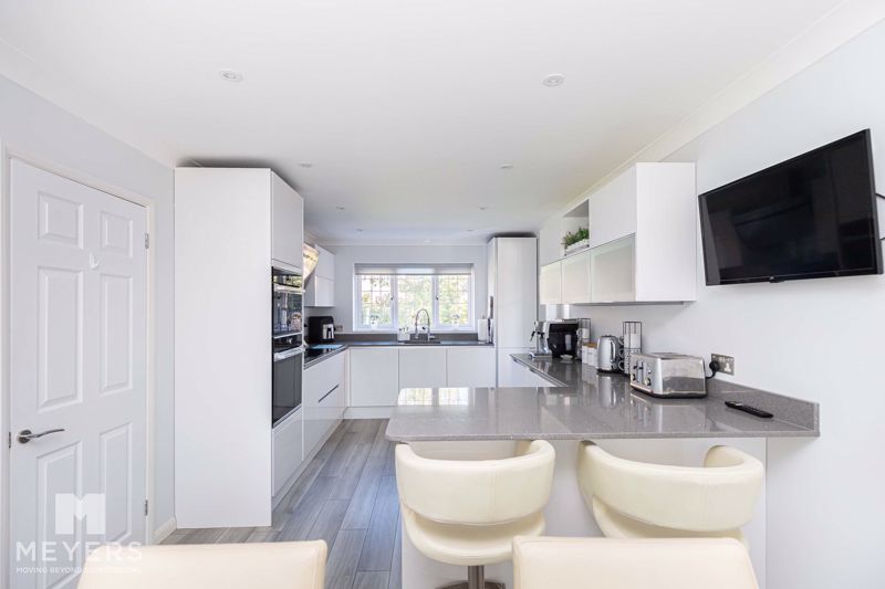 Property photo 3 of 33 Photo 31