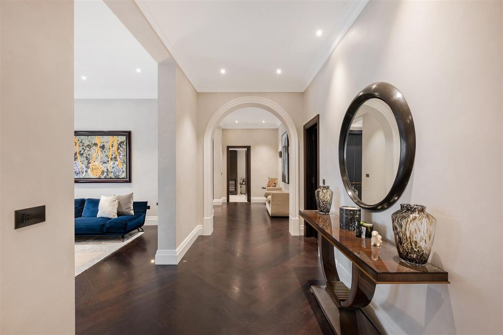 Property photo 3 of 21 Flat 3, 202 Old Brompton Road Hi-9.Jpg