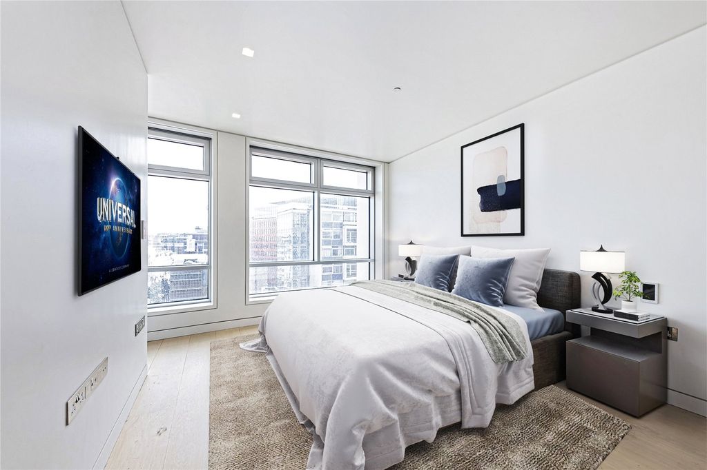 Property photo 2 of 11 Centre Point