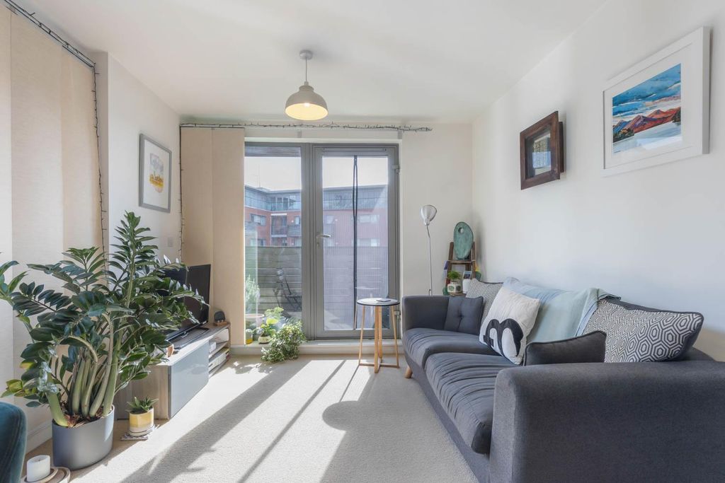 Property photo 1 of 11 Living Area