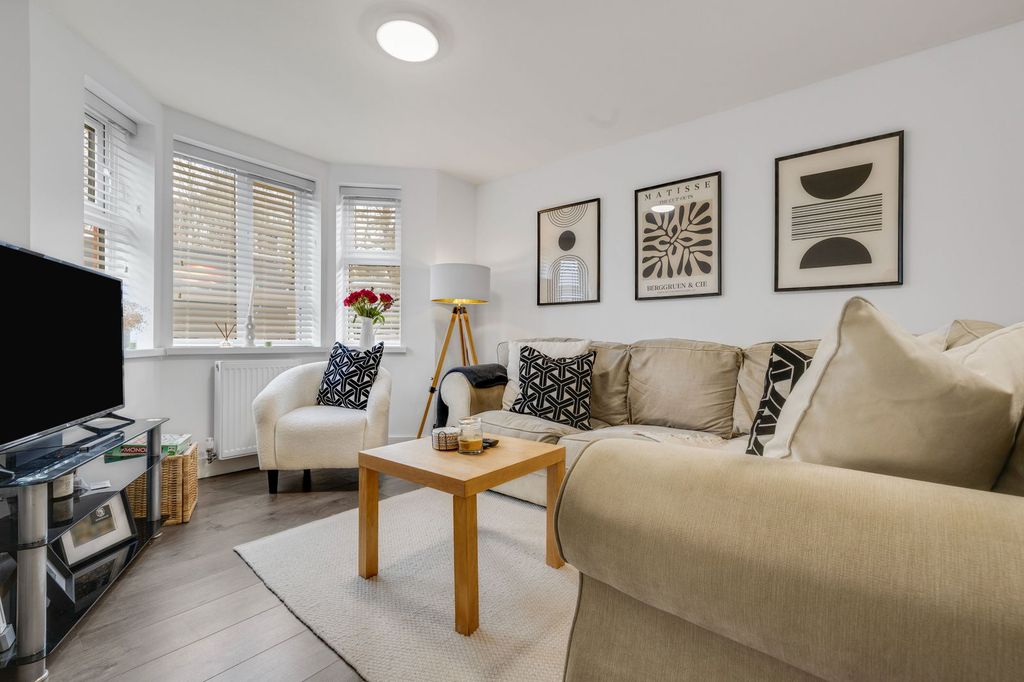 Property photo 2 of 24