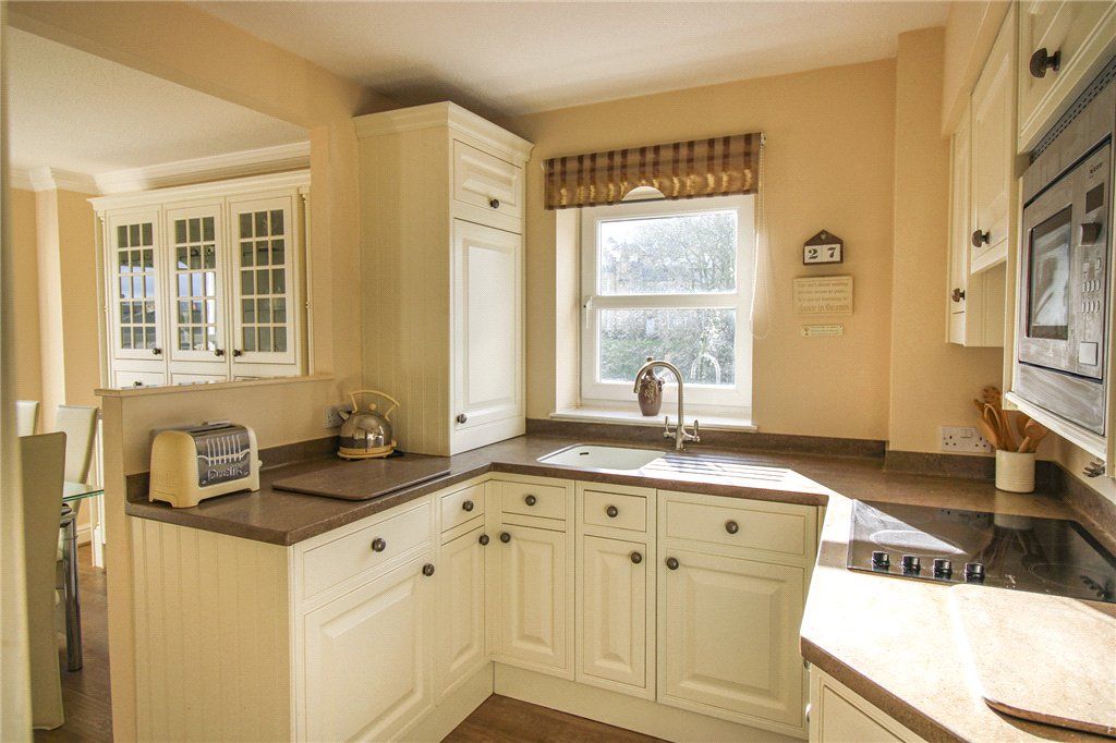 Property photo 3 of 14 Kitchen